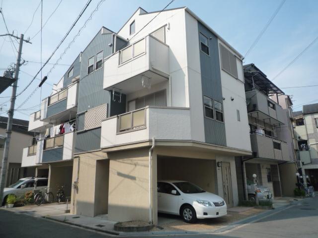 Local appearance photo. Built shallow listing of garage space spacious, 2006! 