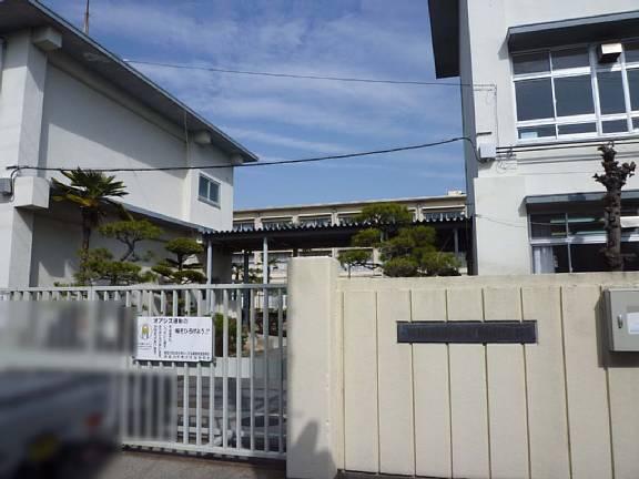 Junior high school. Neyagawa 671m to stand fourth junior high school