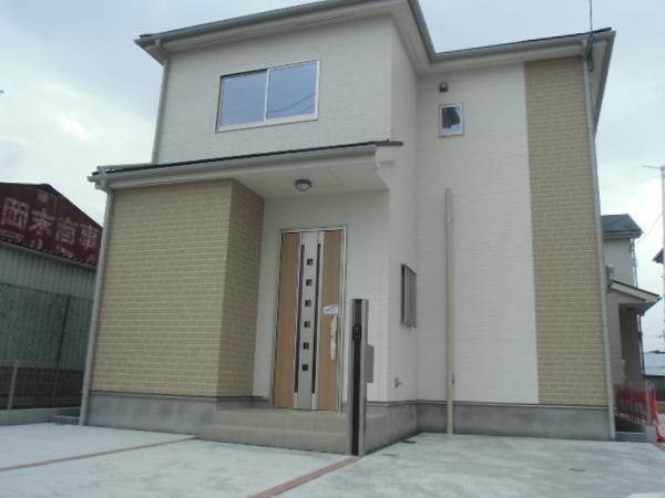 Local appearance photo. New life begin with a clear some living space to all-electric will bring