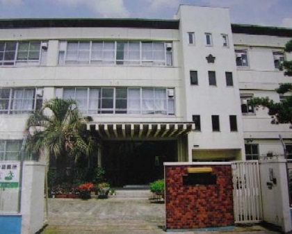 Primary school. Neyagawa Municipal Kanda elementary school 810m (about 573m) (Elementary School)