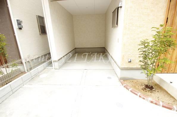 Parking lot. The car can be relaxed parking!