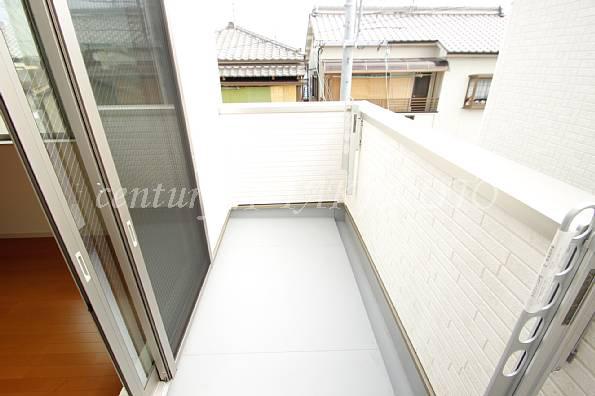 Balcony. Spacious balcony! !