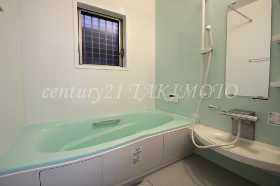 Bathroom. Spacious bathroom heals tired of the day.