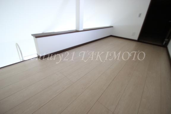 Non-living room. Loft is transformed into a super space of seasonal