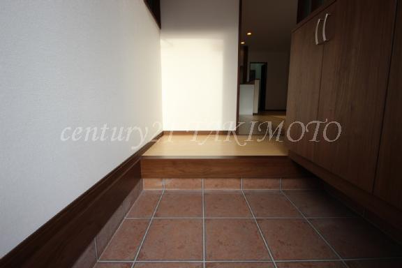 Entrance. I like the feeling also bathed in light at the door!