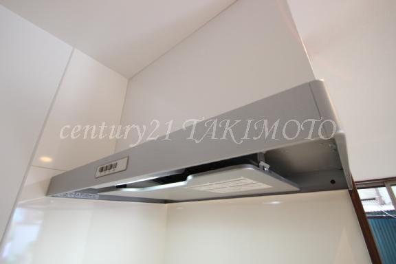 Kitchen. Range hood also I'd like a cafe in the flat type