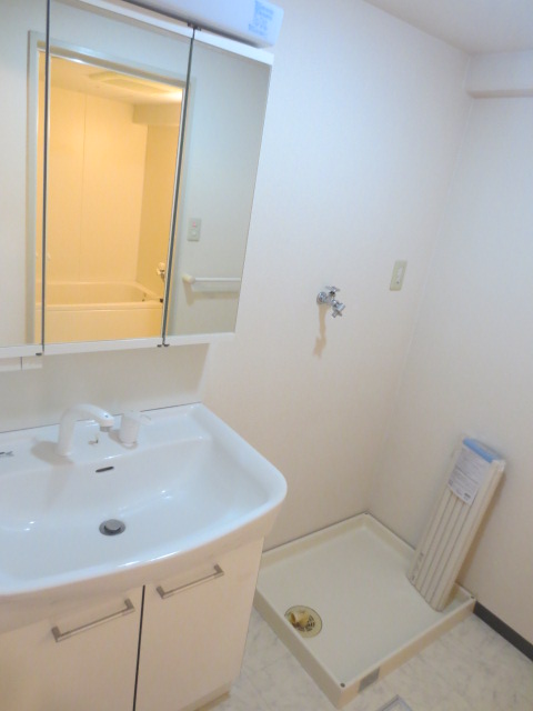 Washroom. I'm dressing room space is nice.