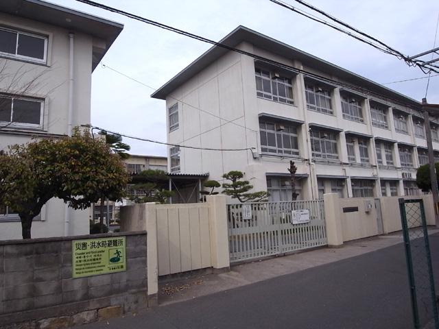 Junior high school. Neyagawa 703m to stand fourth junior high school
