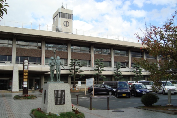 Government office. Neyagawa 1240m up to City Hall (government office)
