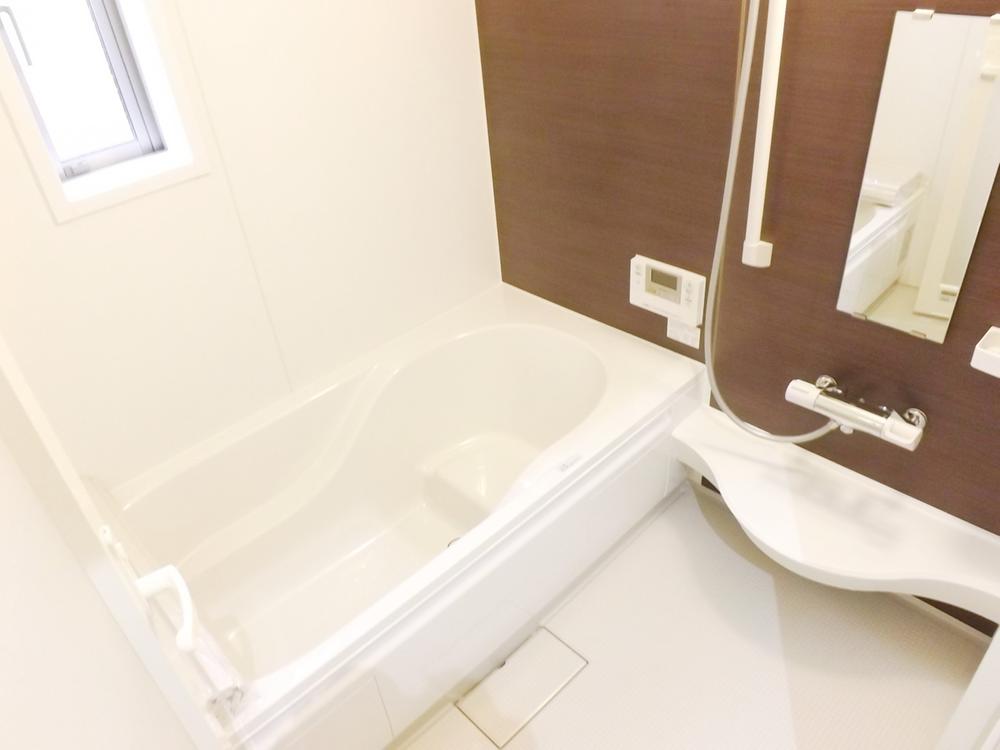 Bathroom. Local photo (bathroom) Bathroom heating dryer! Warm bath!