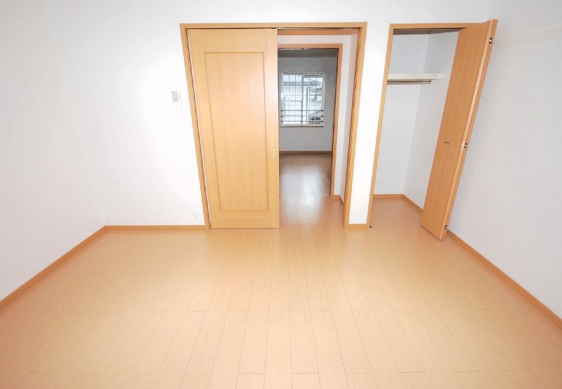 Living and room. Western style room closet Open