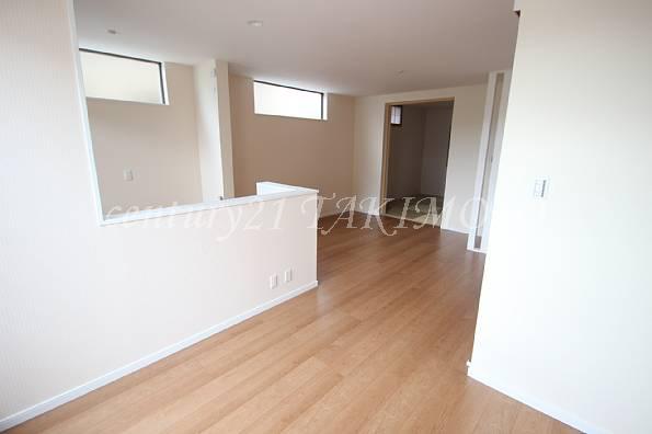 Living. The arrangement of the furniture is easy to LDK!