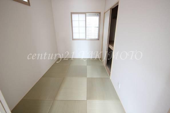 Non-living room. Living adjacent of Japanese-style room.