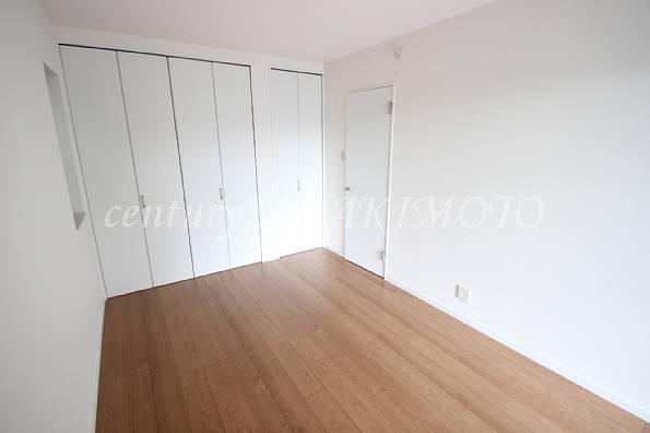 Non-living room. Clean also the room with all the living room storage!