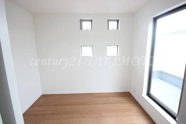 Non-living room. 3F Western-style is the lighting good!