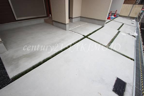 Parking lot. Spacious parking space! Car two parking OK!