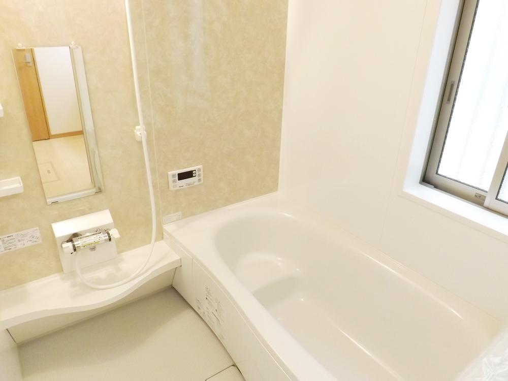 Bathroom. Local photo (bathroom) Bathroom heating dryer! Warm bath!