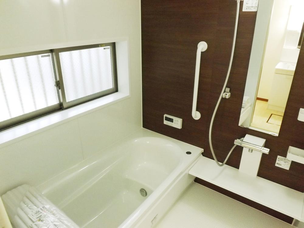 Bathroom. Local photo (bathroom) Bathroom heating dryer! Warm bath!