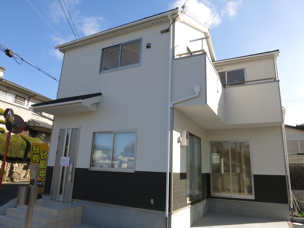 Local appearance photo. Local (12 May 2013) Shooting