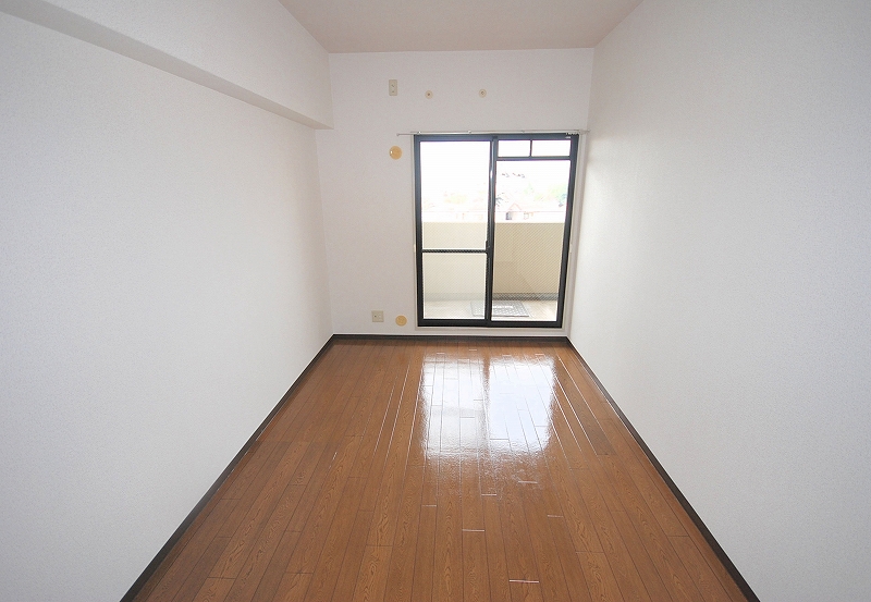 Living and room. Western-style 6.2 Pledge