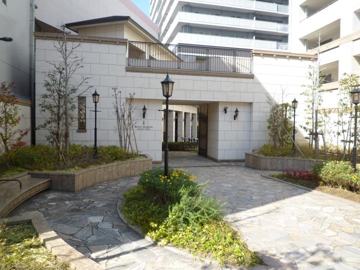 Entrance. Common areas
