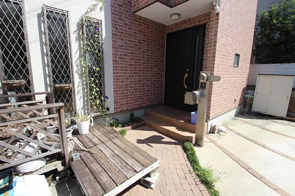 Entrance. Also it comes with a wood deck! 