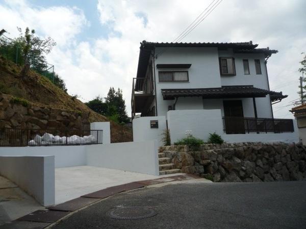 Local appearance photo. Parking space three Allowed, Can enjoy the breadth of on-site gardening is attractive