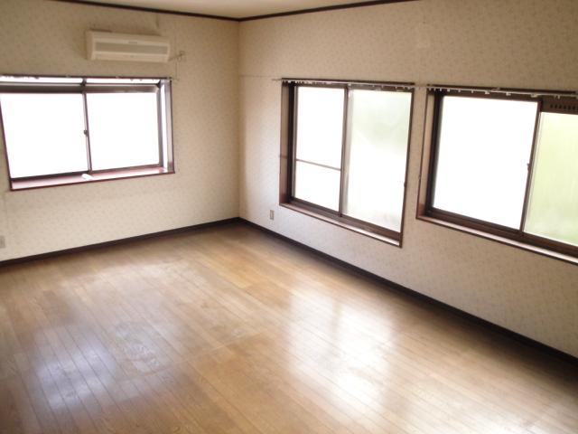 Non-living room. Masterpiece of Western-style 12 Pledge!