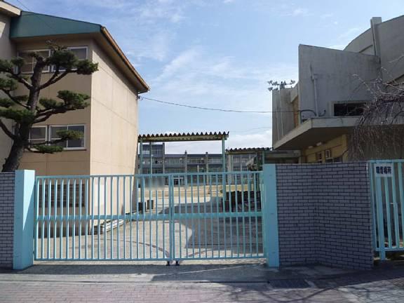 Junior high school. Neyagawa 198m to stand first junior high school