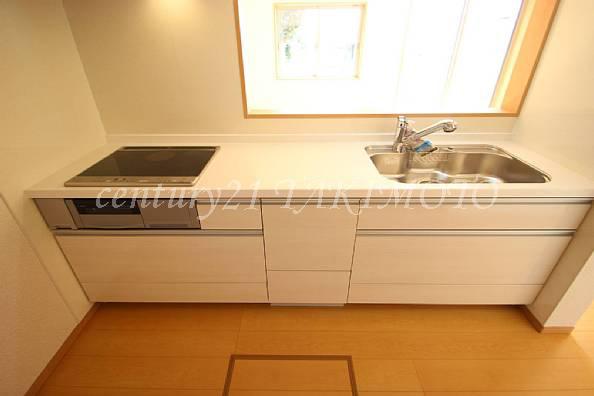 Kitchen. Popular face-to-face kitchen! Storage is also rich!