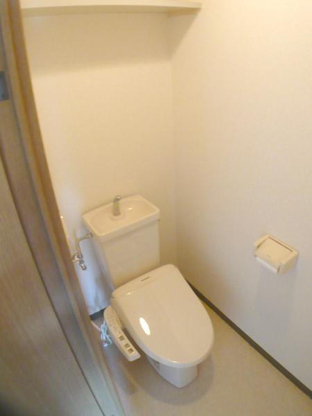 Toilet. Tanayu