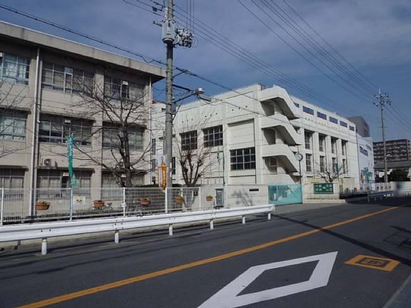Junior high school. Neyagawa 689m to stand second junior high school