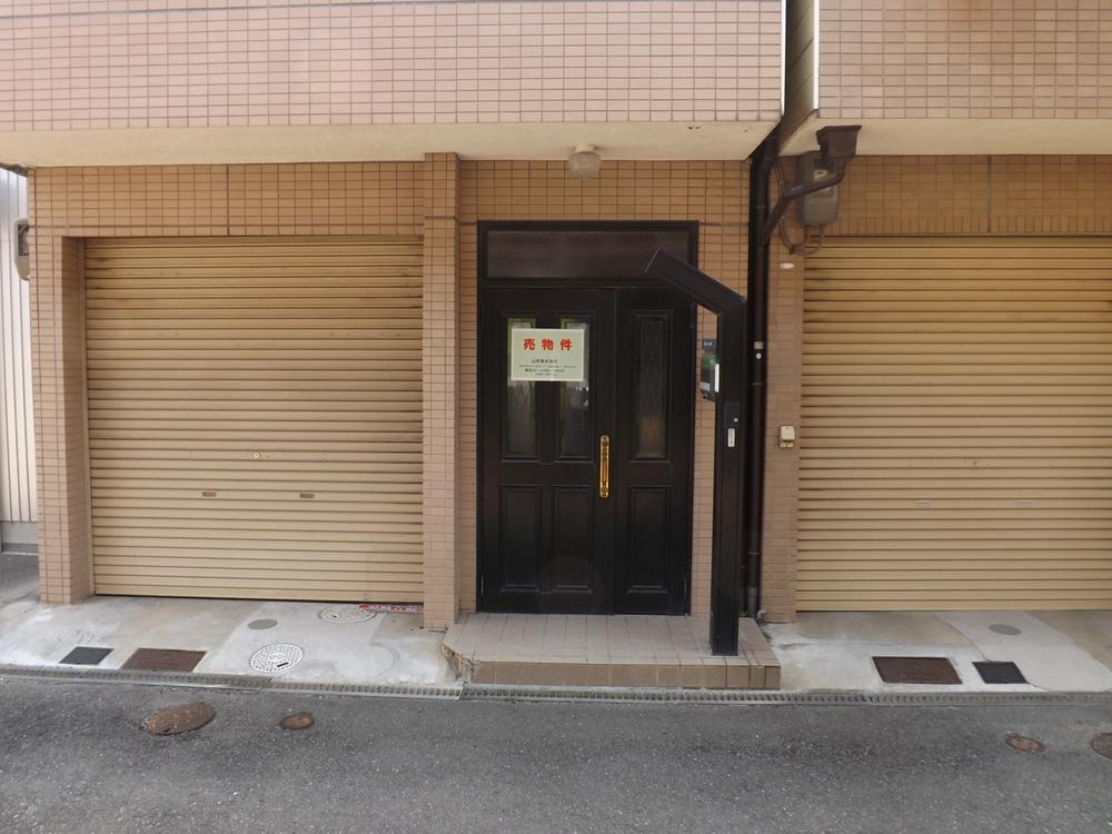 Local appearance photo. Local photos (appearance) Stylish entrance door! 