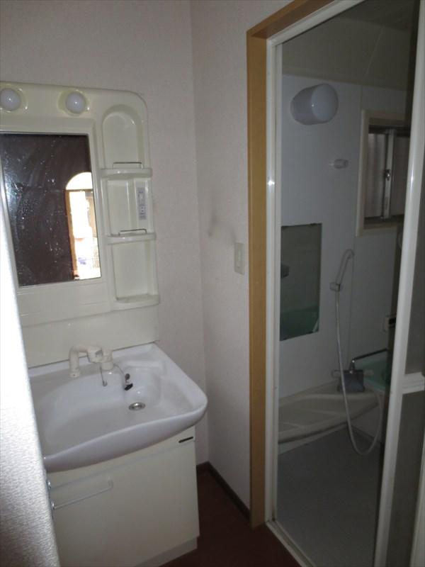 Wash basin, toilet