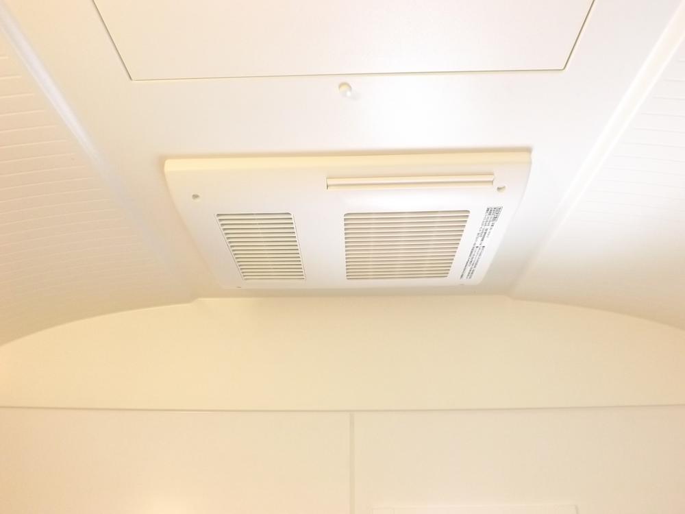 Cooling and heating ・ Air conditioning. When it's cold, I'm happy in the rainy season of the room Dried, Bathroom heating dryer!