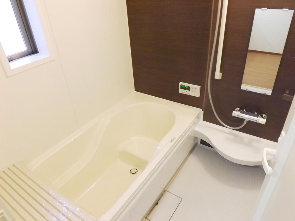 Bathroom. Local photo (bathroom) Bathroom heating dryer! Warm bath!