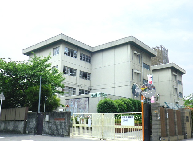 Junior high school. Neyagawa Municipal Tomoryo 岐中 1017m to school (junior high school)