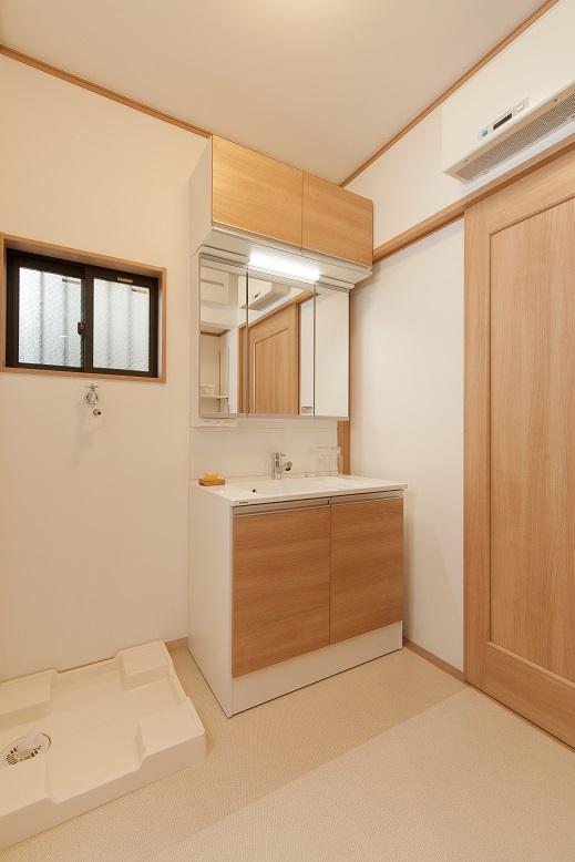 Wash basin, toilet. B-20 No. land bathroom