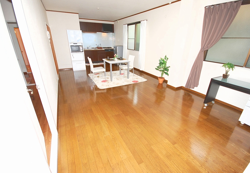 Living and room. Spacious living room