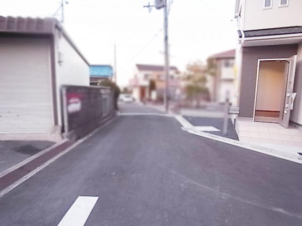 Local photos, including front road. Frontal road