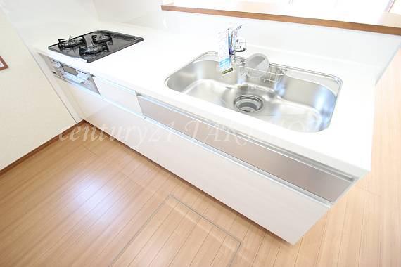 Same specifications photo (kitchen). Popular face-to-face kitchen! Storage is also abundant!