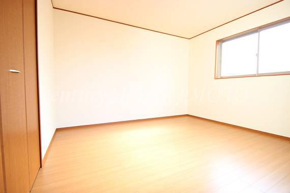 Same specifications photos (Other introspection). You can also use the clean room in all rooms with storage!