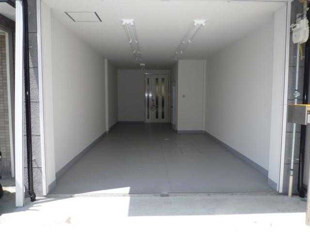 Other. Garage or multi-purpose space (store ・ Office)