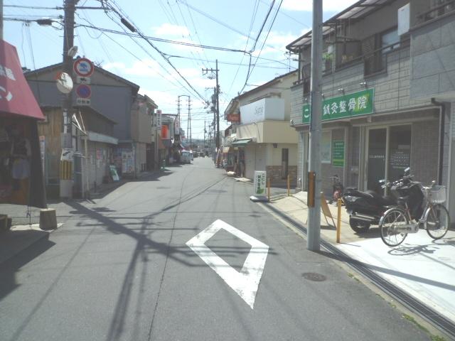 Local photos, including front road. There front road 6m or more