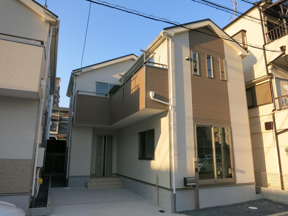 Local appearance photo. Local (September 2012) shooting