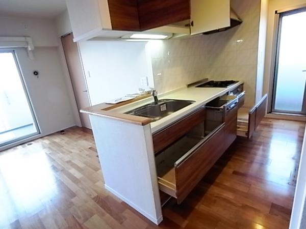 Kitchen. Storage enhancement of system Kitchen