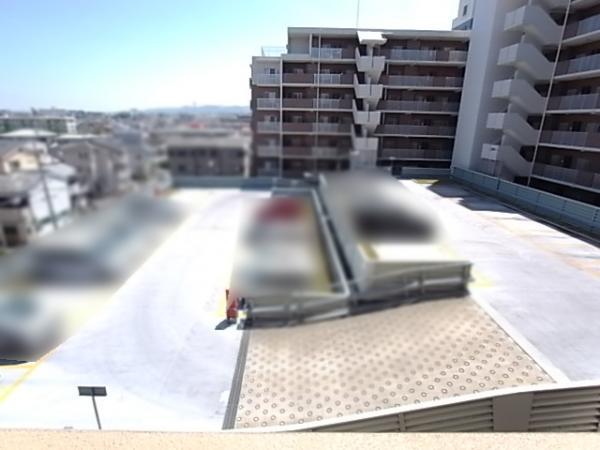 Parking lot. Convenient because there is parking on site