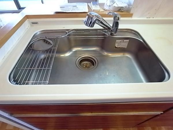 Other Equipment. Washing a breeze in the spacious sink