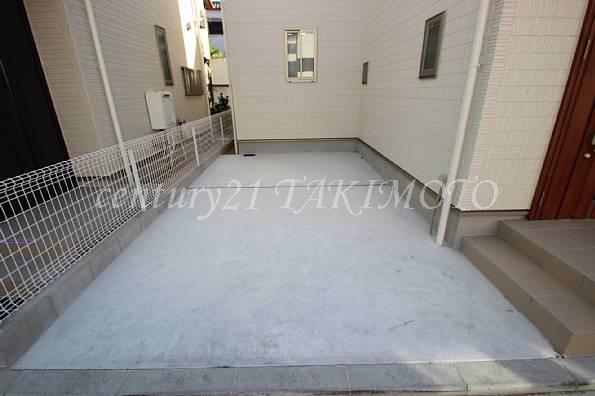 Parking lot. Because the parking lot is also in the front door next to, Ease even if the buying