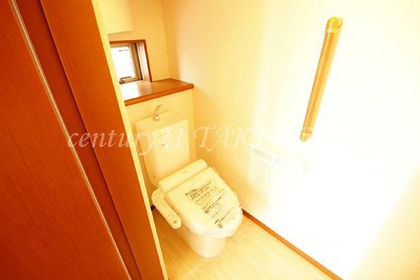 Toilet. Pat ventilation There is a window in the toilet! !